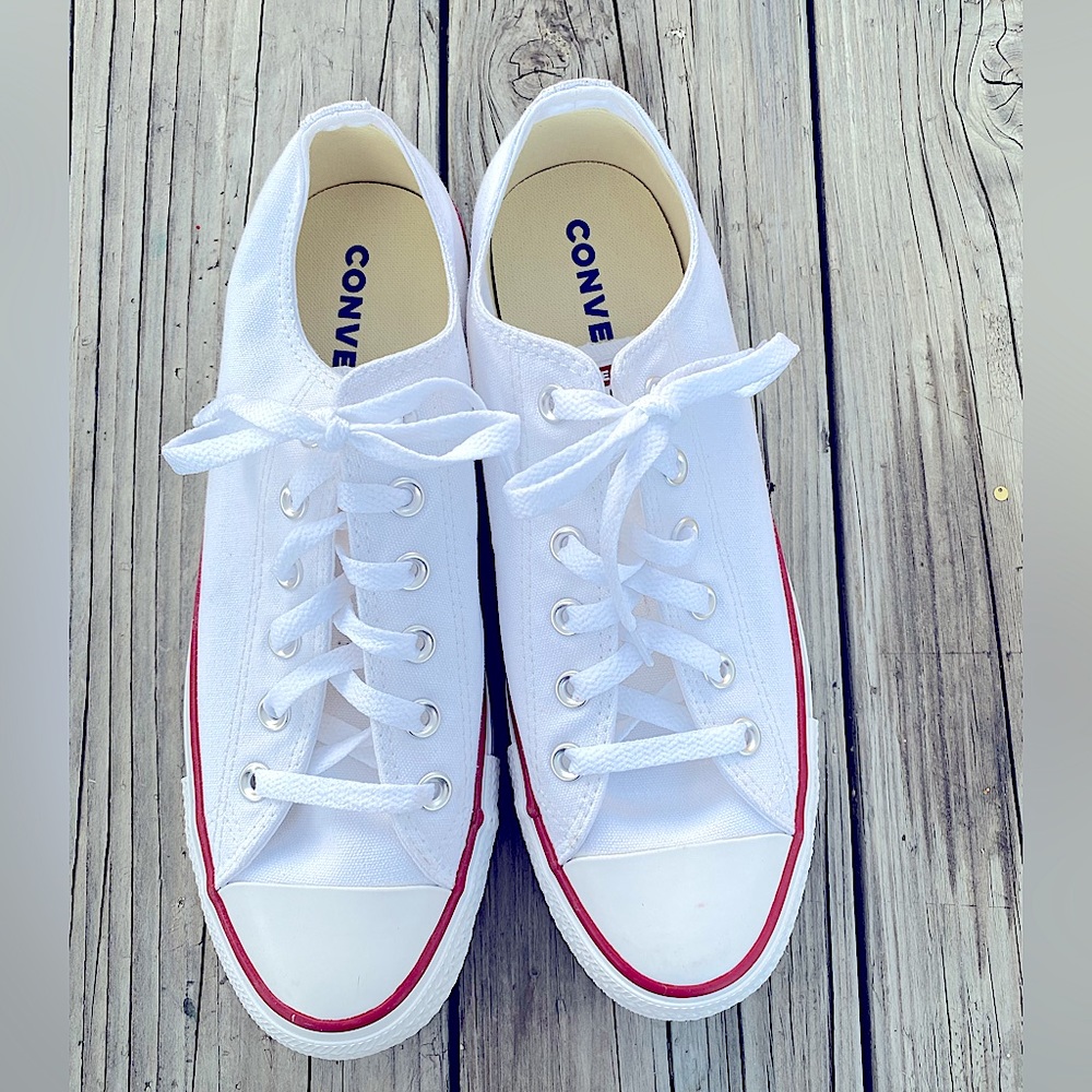 Converse Chuck Taylor All Star Classic in Optical White (Men’s 8, Women’s 10)